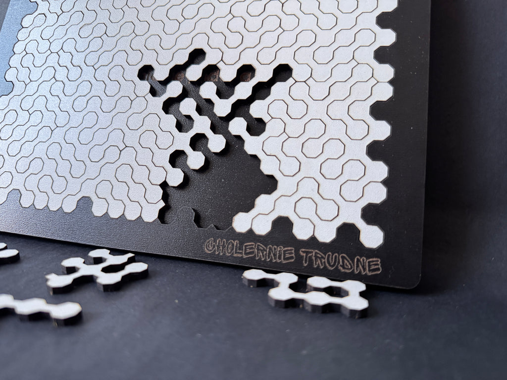 puzzle w układance, plansza z brakującymi elementami 