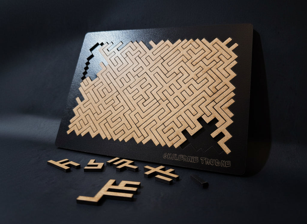 puzzle ze sklejki, w czarnym obramowaniu, puzzle typu labirynt w nieregularnych kształtach, polska produkcja, jakościowo wykonane