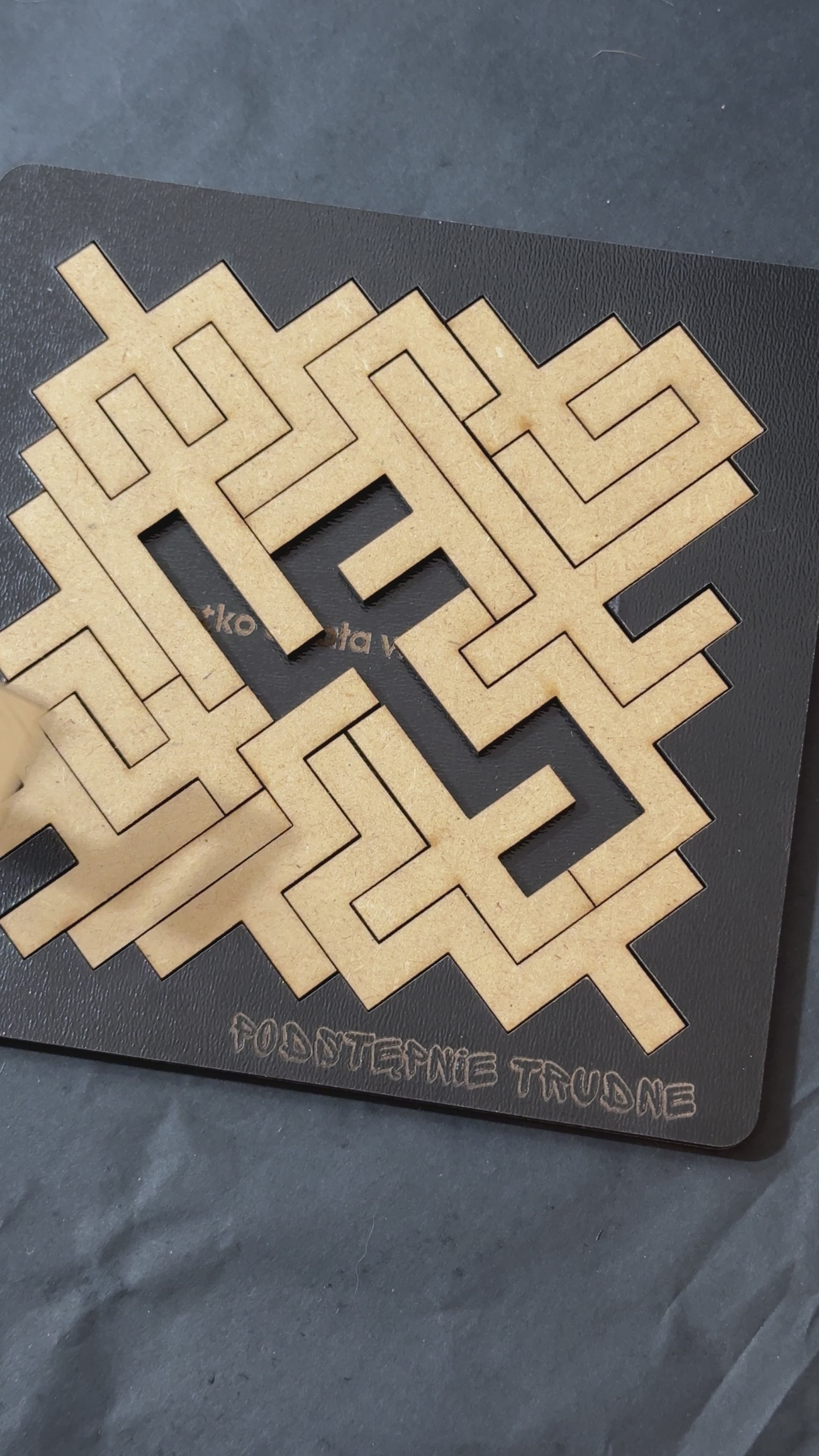 ułożenie ostatniego elementu układanki, który wchodzi idealnie za jednym kliknięciem