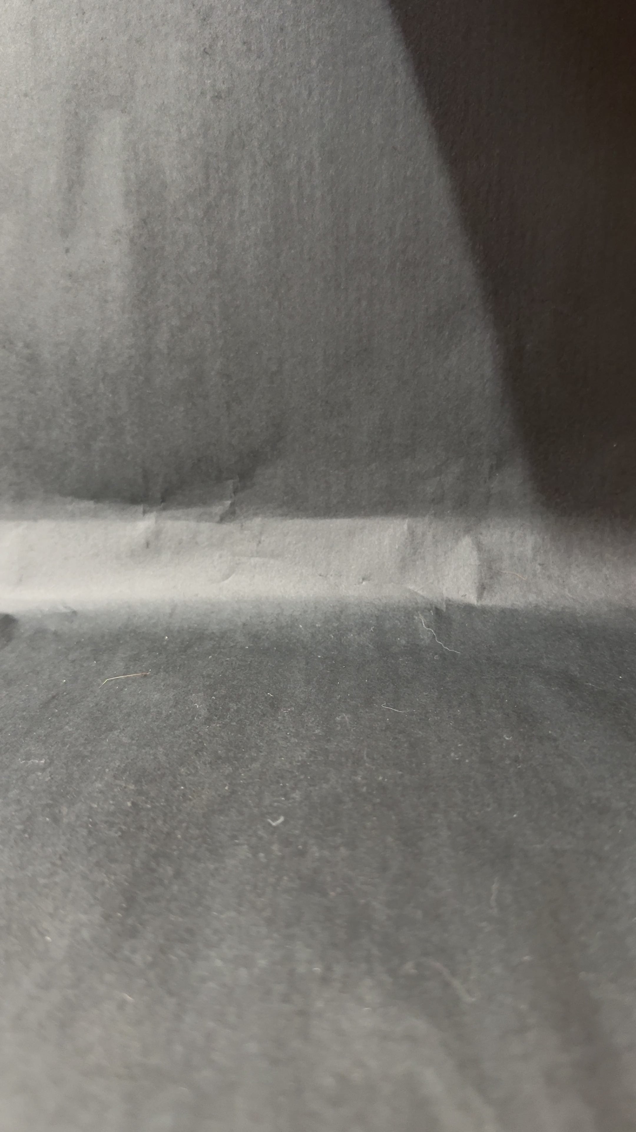 puzzle wypadają z podstawy, możemy zobaczyć wygrawerowany napis na środku, który jest niespodzianką